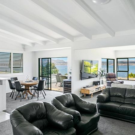 Acacia Bay Bach - Views, Spa & Serenity - Taupomeer Buitenkant foto